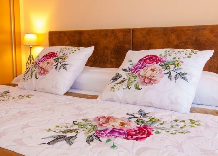 Pilot House - Village Marina Apartment *