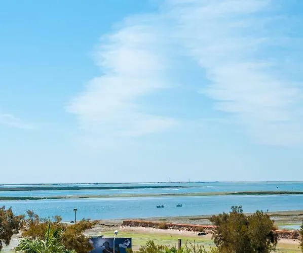 Pilot House - Village Marina Apartment